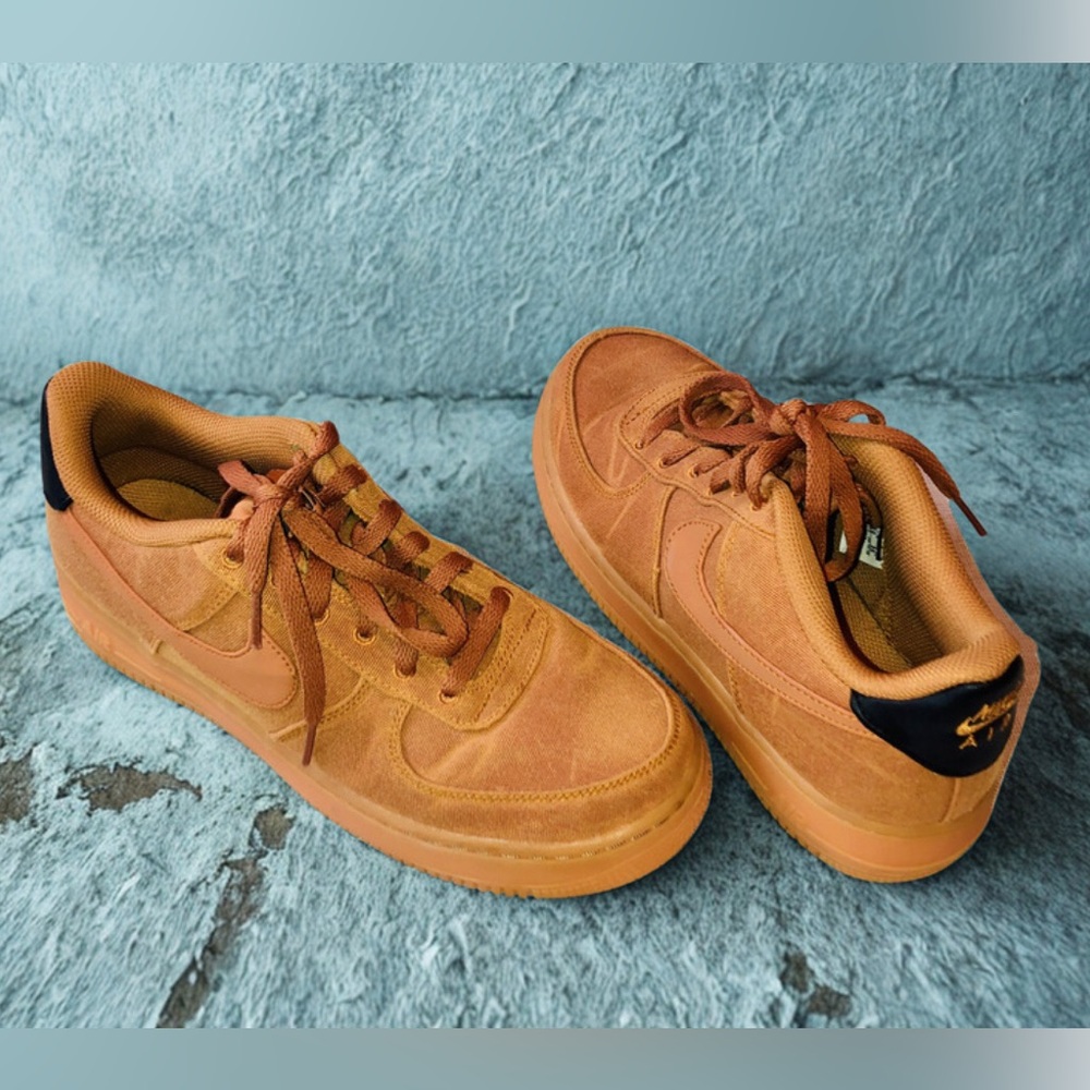 Orange canvas Nike Low-Top Sneakers size 7 youth/8.5 woman EUC